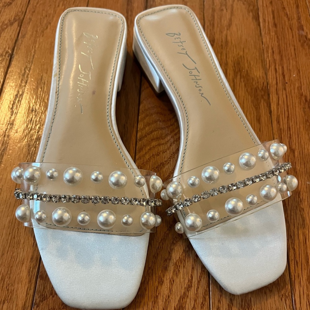 NWT Betsey Johnson Heels Size 6